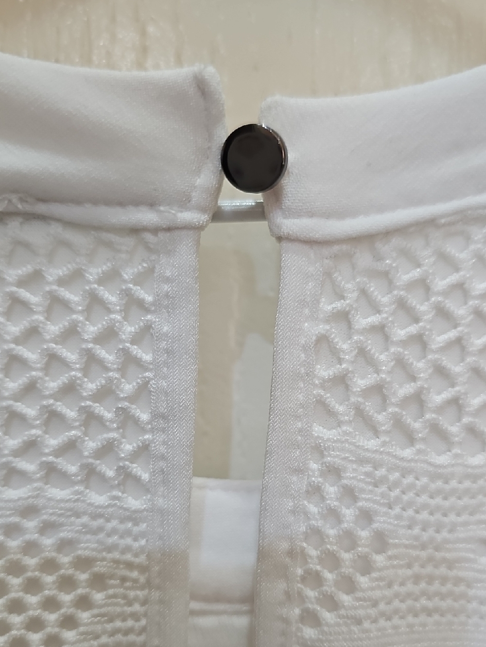 White House Black Market White Crochet Halter Tank Size Large - Picture 5 of 7